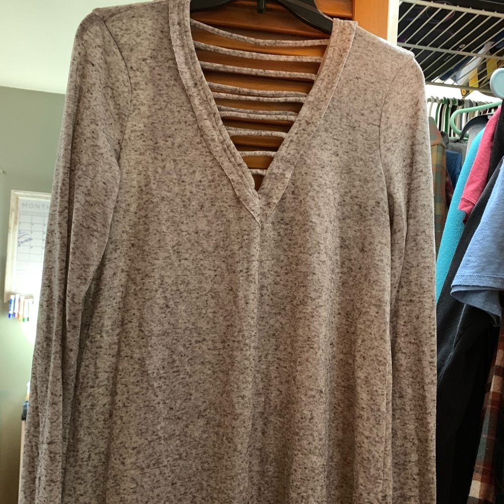 Daytrip brand BUCKLE sweater Deep v in front and back